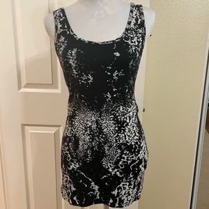 Black and white Mossimo tank top XL NWT